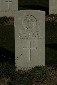 Croisilles British Cemetery - Butler, Leonard William