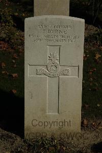 Croisilles British Cemetery - Byrne, T