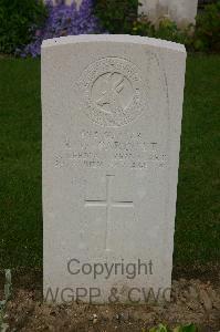 Croisilles British Cemetery - Carbutt, R W