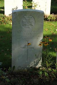 Croisilles British Cemetery - Cox, T