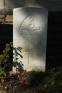 Croisilles British Cemetery - Doyle, H