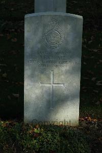 Croisilles British Cemetery - Farrall, J