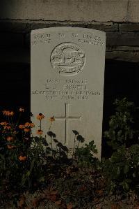 Croisilles British Cemetery - Fowell, L J