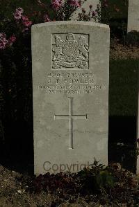 Croisilles British Cemetery - Fowler, J T