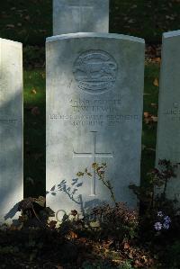 Croisilles British Cemetery - Lewin, T W