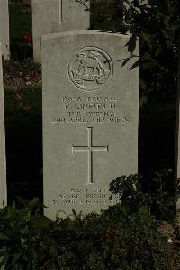 Croisilles British Cemetery - Linfield, Fredrick