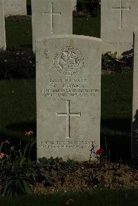 Croisilles British Cemetery - Lowes, R