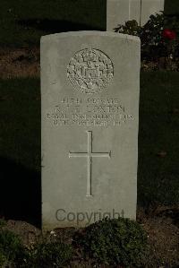 Croisilles British Cemetery - Loxton, R