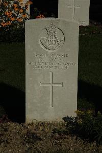 Croisilles British Cemetery - Lynas, K