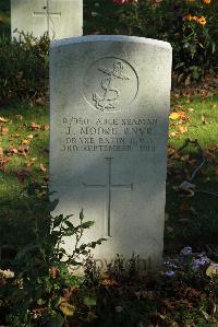 Croisilles British Cemetery - Moore, J