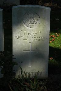 Croisilles British Cemetery - Peat, Harry