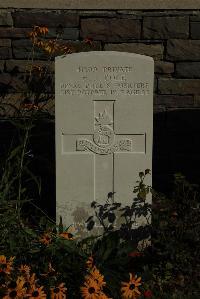 Croisilles British Cemetery - Pole, E J