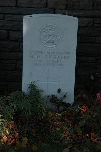 Croisilles British Cemetery - Richards, H H