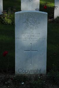 Croisilles British Cemetery - Smith, E H