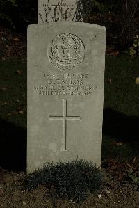 Croisilles British Cemetery - Taylor, C