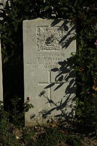 Croisilles British Cemetery - Taylor, T