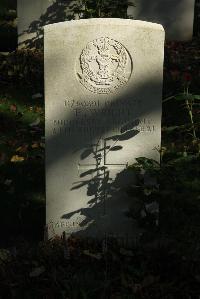 Croisilles British Cemetery - Wright, F