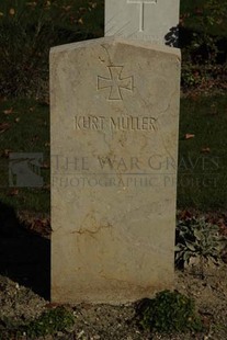 Croisilles British Cemetery - Muller, Kurt