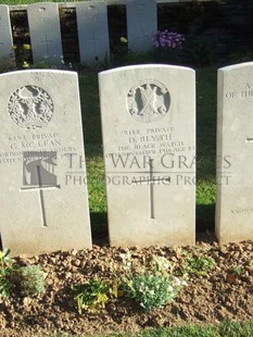 Y RAVINE CEMETERY, BEAUMONT-HAMEL - BLYTH, DAVID