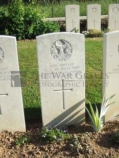 Y RAVINE CEMETERY, BEAUMONT-HAMEL - BRECHIN, A J D