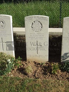 Y RAVINE CEMETERY, BEAUMONT-HAMEL - CANFIELD, O