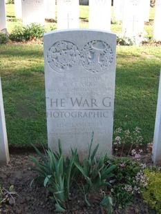 Y RAVINE CEMETERY, BEAUMONT-HAMEL - CHANTRELL, HARRY