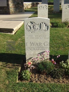 Y RAVINE CEMETERY, BEAUMONT-HAMEL - COUTTS, ROBERT YOUNIE