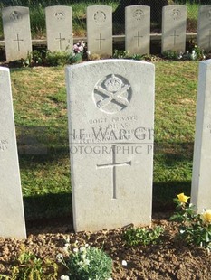 Y RAVINE CEMETERY, BEAUMONT-HAMEL - DEAS, S