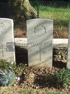 Y RAVINE CEMETERY, BEAUMONT-HAMEL - DEEMING, G