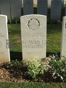 Y RAVINE CEMETERY, BEAUMONT-HAMEL - DEGNAN, F