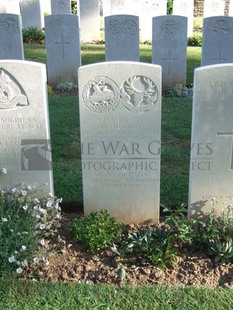 Y RAVINE CEMETERY, BEAUMONT-HAMEL - DIGGLE, H