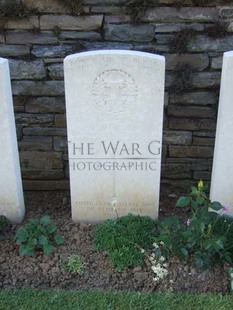 Y RAVINE CEMETERY, BEAUMONT-HAMEL - DONALD, F