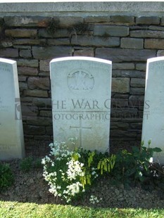 Y RAVINE CEMETERY, BEAUMONT-HAMEL - DUFF, A