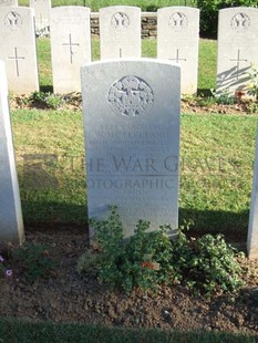 Y RAVINE CEMETERY, BEAUMONT-HAMEL - DUNNE, M