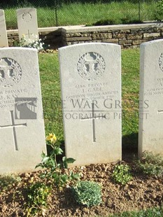 Y RAVINE CEMETERY, BEAUMONT-HAMEL - GALL, J