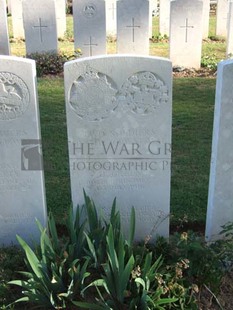 Y RAVINE CEMETERY, BEAUMONT-HAMEL - GREEN, J