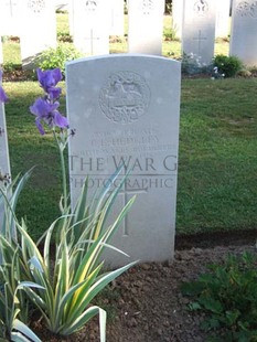 Y RAVINE CEMETERY, BEAUMONT-HAMEL - HEDGLEY, THOMAS EDWARD