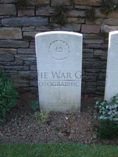 Y RAVINE CEMETERY, BEAUMONT-HAMEL - HELLIWELL, A