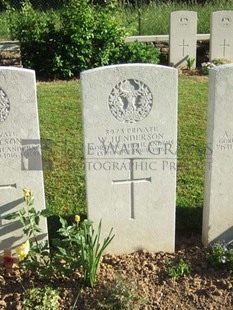 Y RAVINE CEMETERY, BEAUMONT-HAMEL - HENDERSON, W