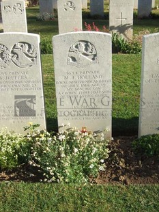 Y RAVINE CEMETERY, BEAUMONT-HAMEL - HOLLAND, MICHAEL JOHN