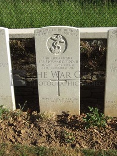 Y RAVINE CEMETERY, BEAUMONT-HAMEL - HOWARD, H V