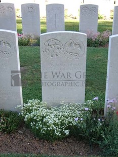 Y RAVINE CEMETERY, BEAUMONT-HAMEL - HOWCROFT, C E