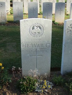 Y RAVINE CEMETERY, BEAUMONT-HAMEL - HUGHES, ALEXANDER ARBUTHNOTT