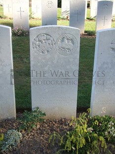 Y RAVINE CEMETERY, BEAUMONT-HAMEL - HUMPHREYS, J A