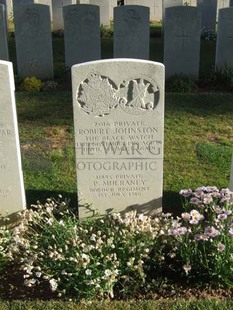 Y RAVINE CEMETERY, BEAUMONT-HAMEL - JOHNSTON, R