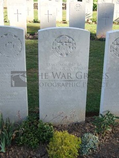 Y RAVINE CEMETERY, BEAUMONT-HAMEL - KING, W