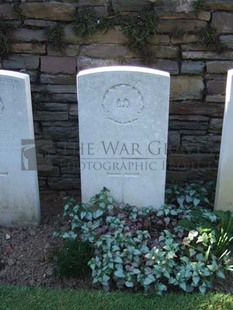 Y RAVINE CEMETERY, BEAUMONT-HAMEL - KNIGHT, A E