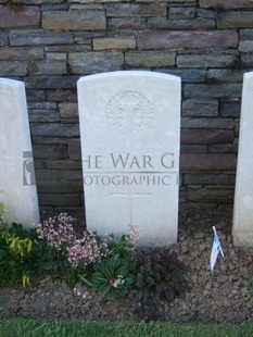 Y RAVINE CEMETERY, BEAUMONT-HAMEL - LORIMER, HUGH LEITH