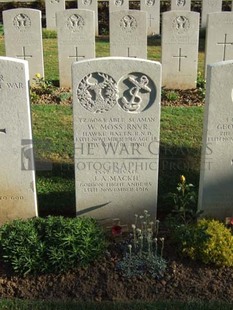 Y RAVINE CEMETERY, BEAUMONT-HAMEL - MACKIE, J A