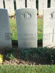 Y RAVINE CEMETERY, BEAUMONT-HAMEL - MELVILLE, A